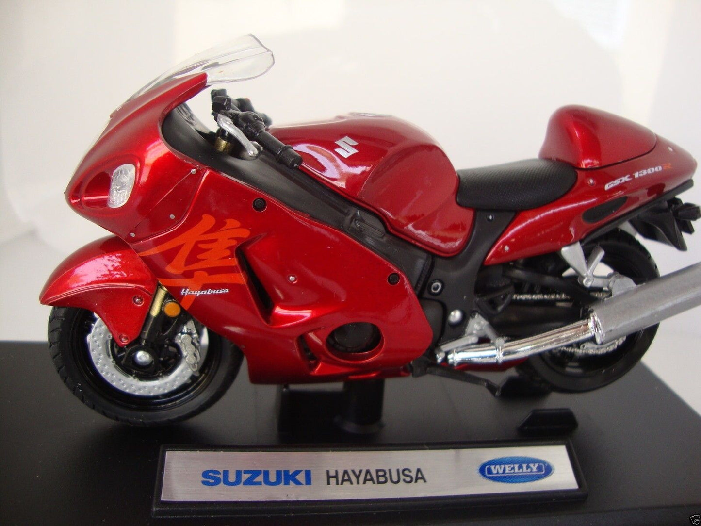Welly 1:18 12828PW SUZUKI HAYABUSA suberb detail